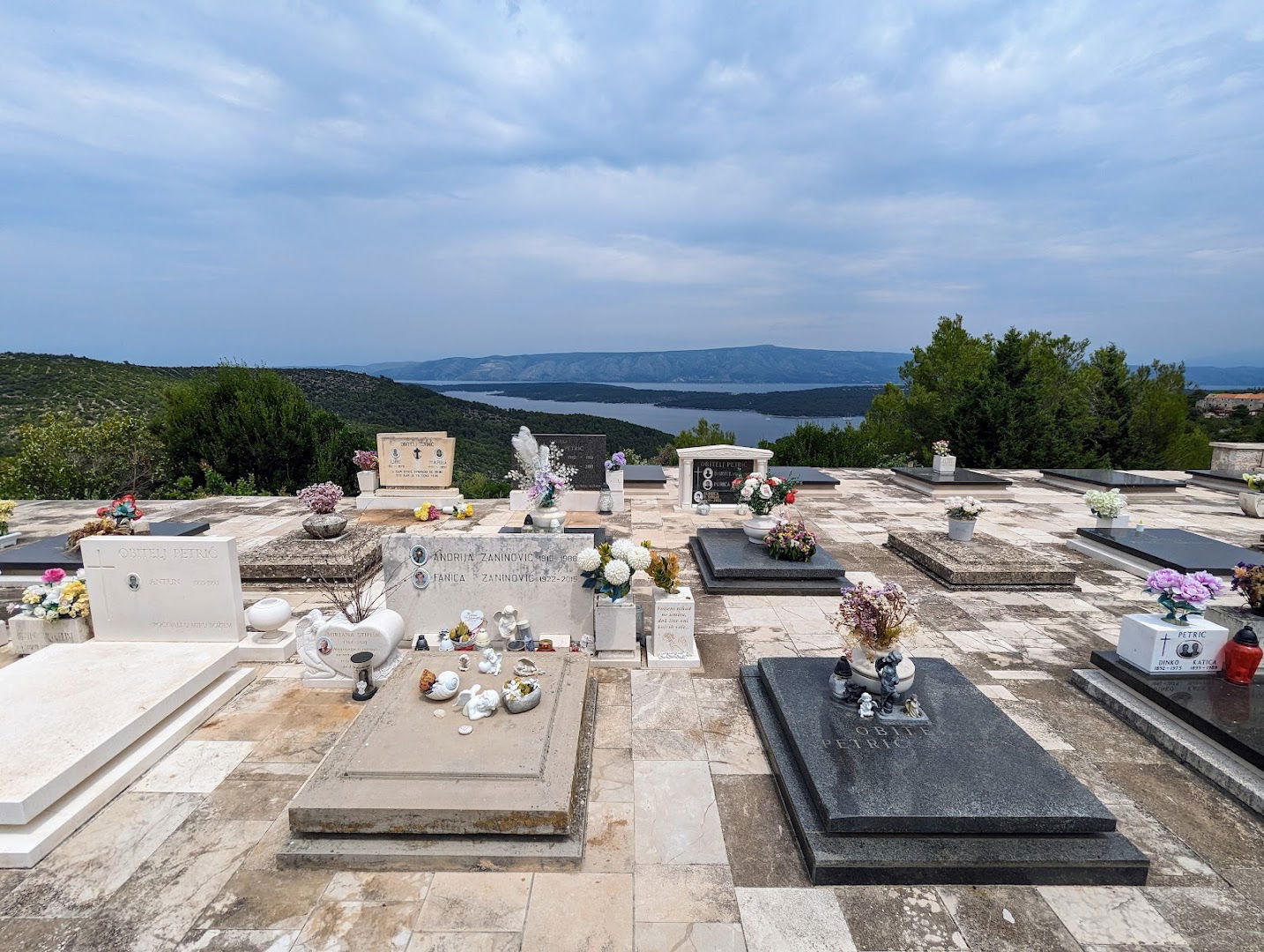 Selca kod Starog Grada cemetery