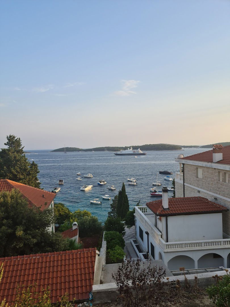 Blue Lagoon Apartments & Rooms