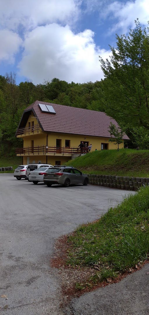 Lovački dom LU "Srna" Samobor