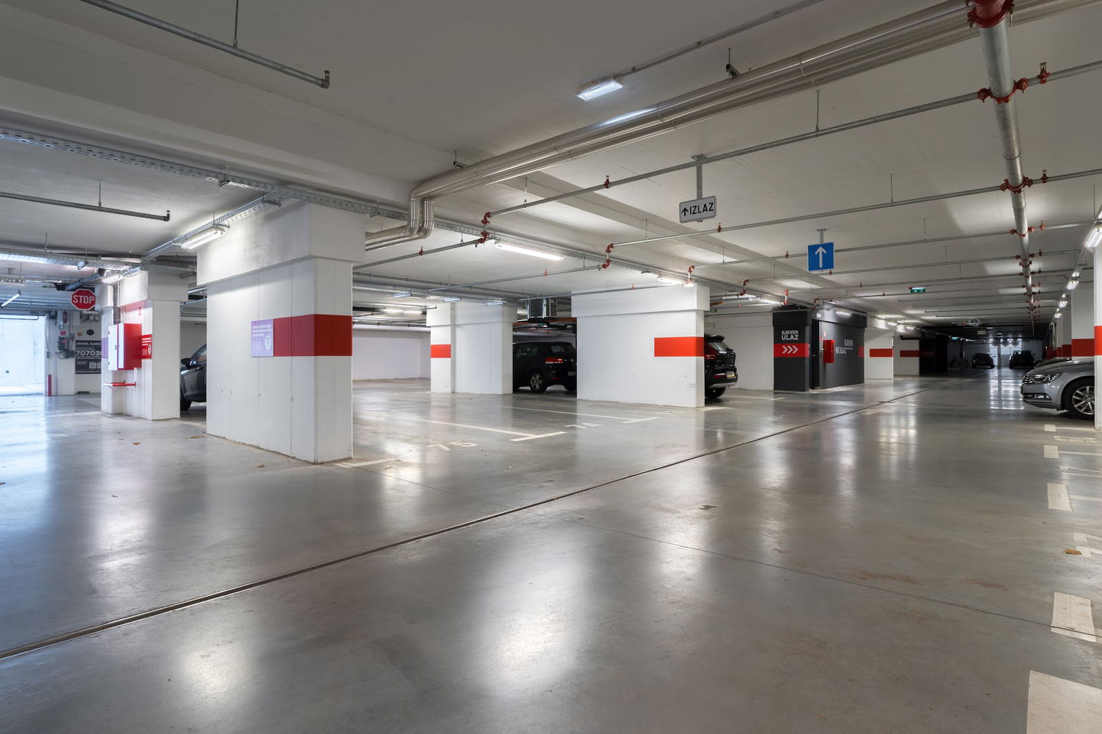 Javna garaža Algebra