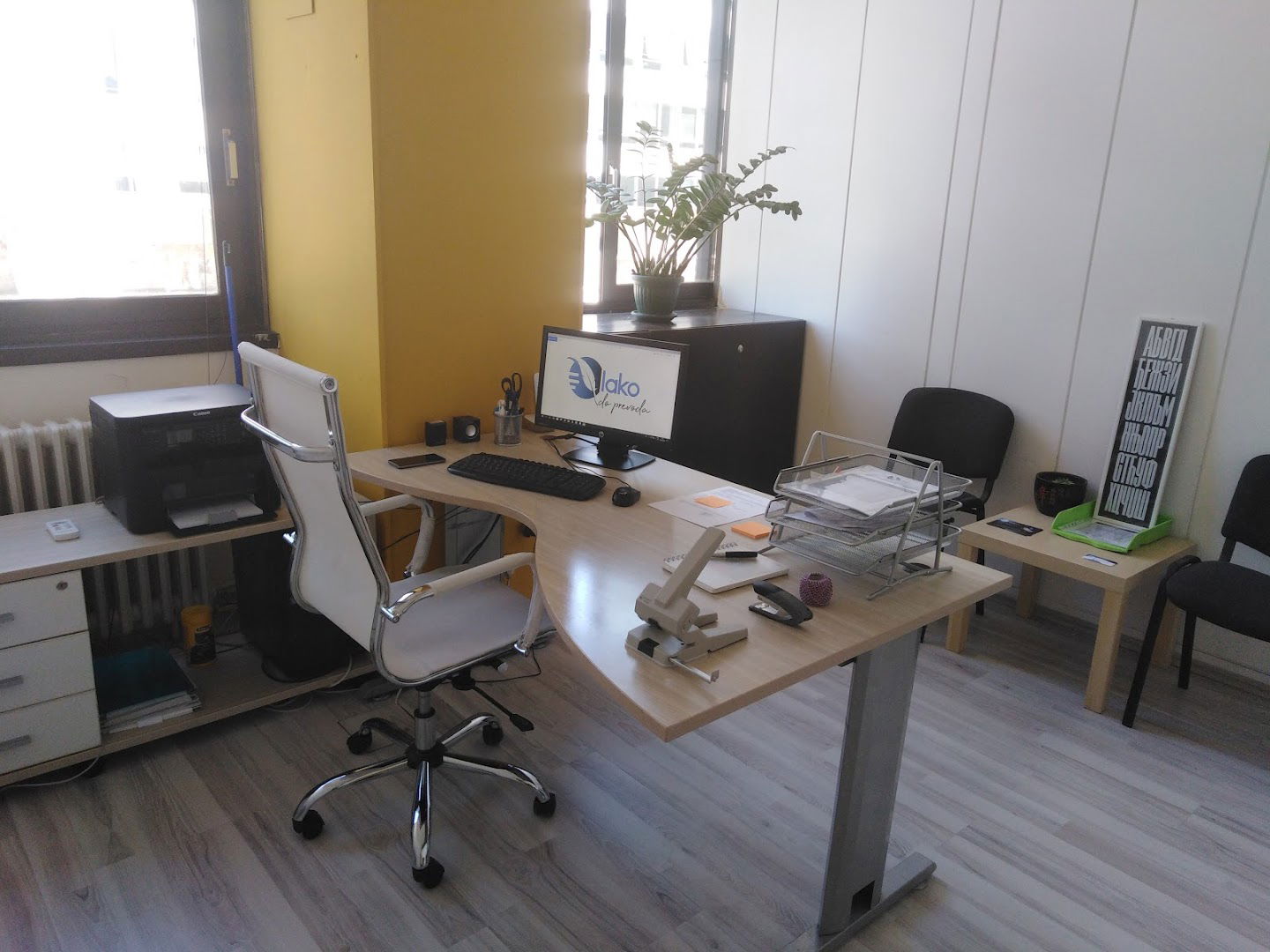 Prevodilačka agencija Lako do prevoda, naspram Palate Srbija