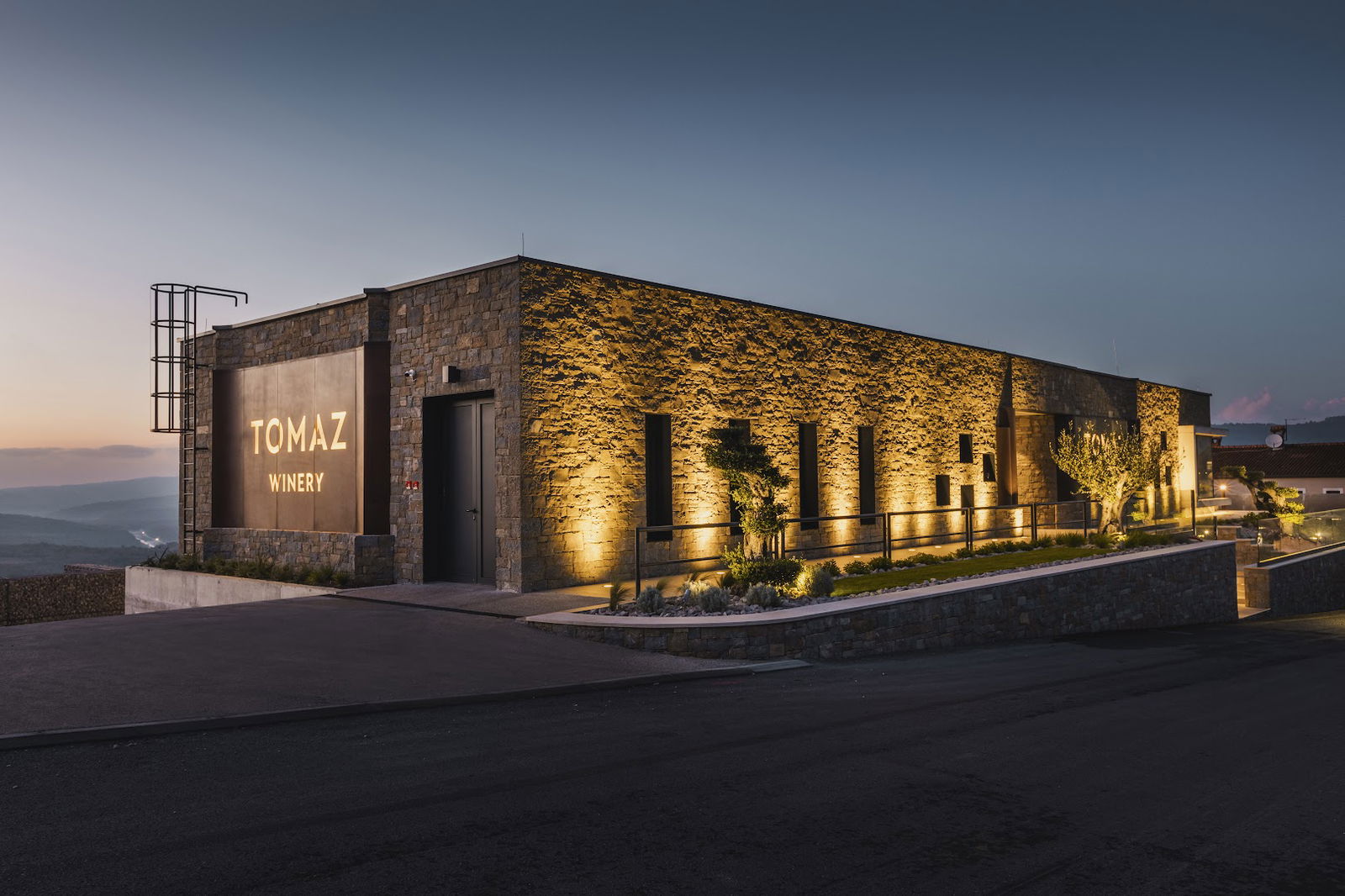 Tomaz Winery