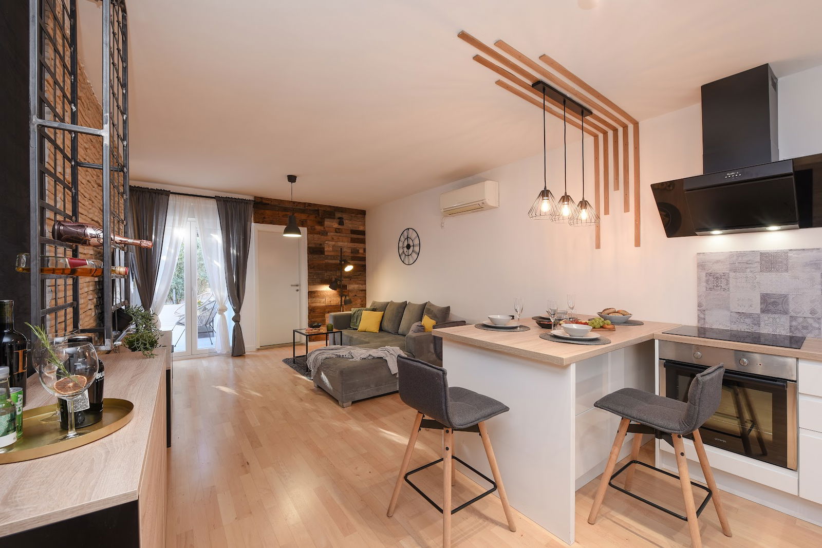 L&R luxury apartment