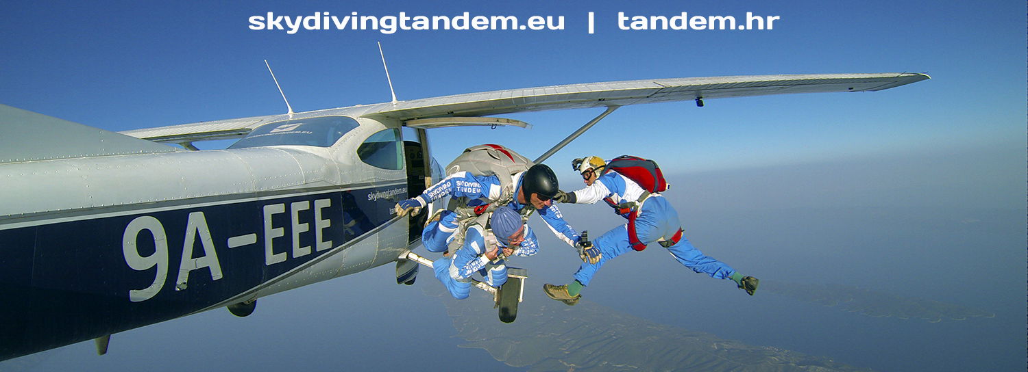 Skydiving tandem group
