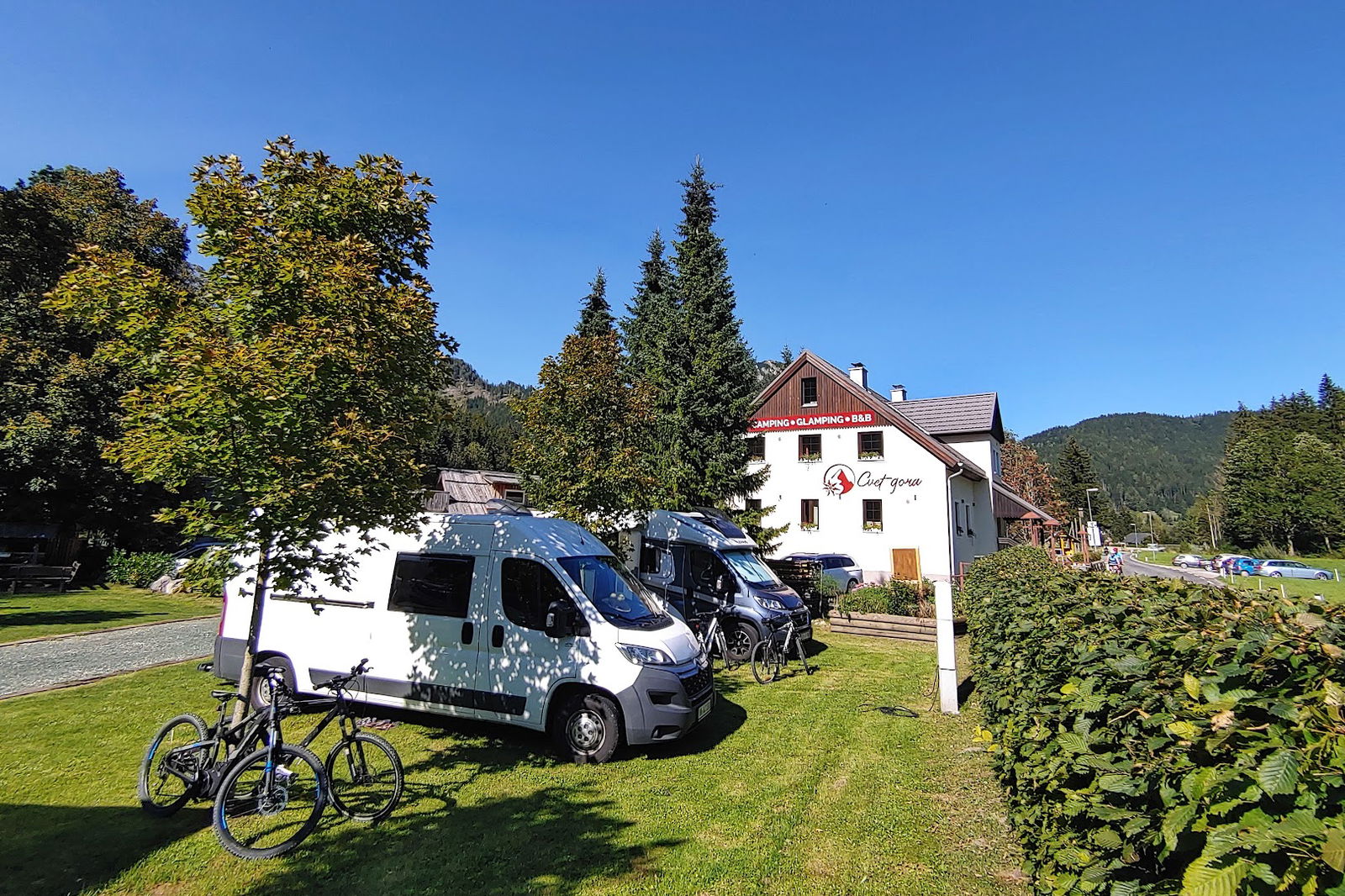 HERBAL ADVENTURES by CVET GORA - kamping, glamping s samopostrežnim zajtrkom & domačimi zeliščnimi izdelki