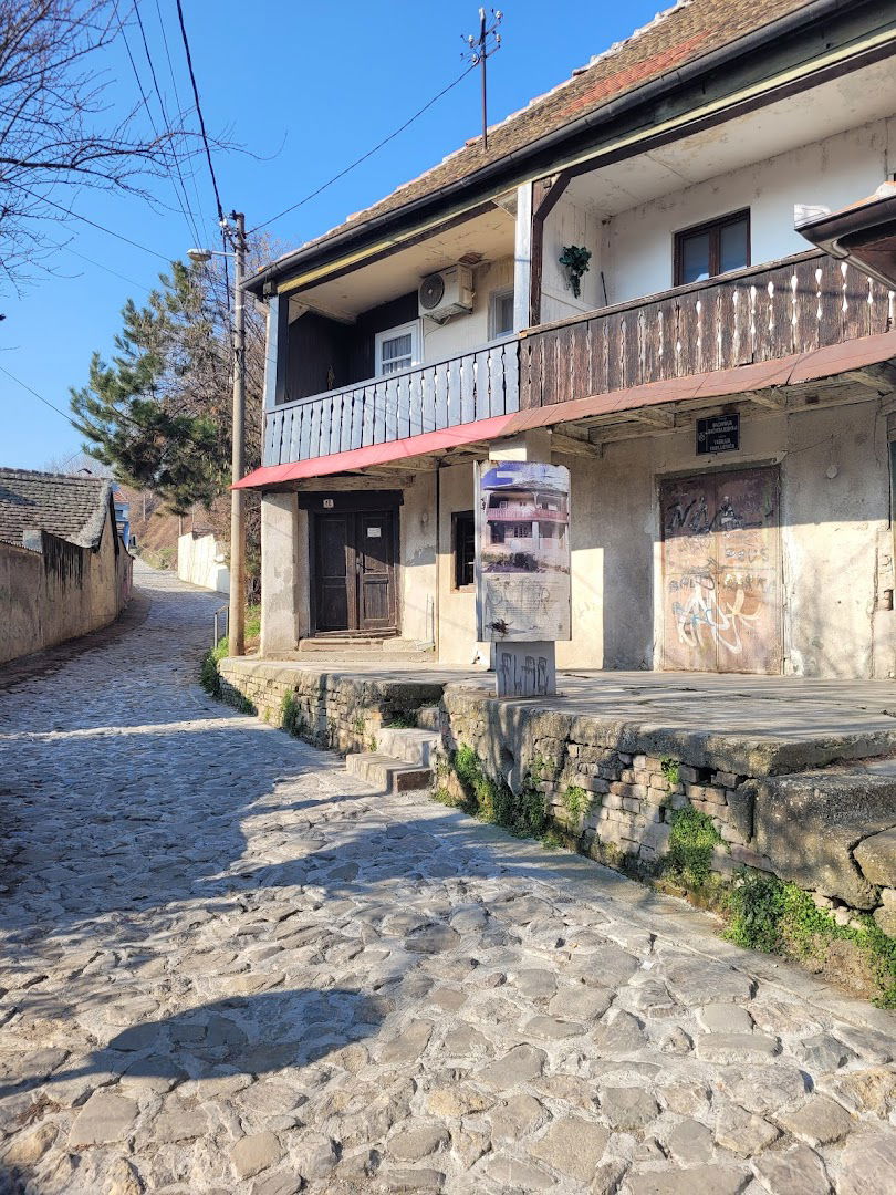 Бивша кафана ,,Бели медвед"-сматра се најстаријом кућом у Београду