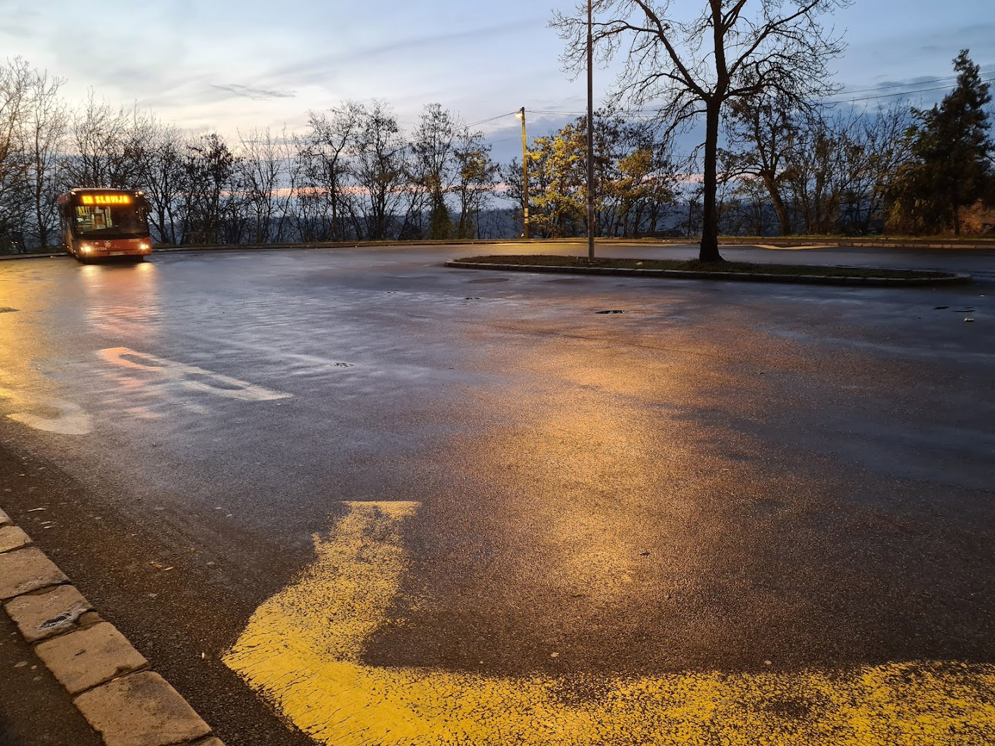 Окретница аутобуса "Петлово брдо"