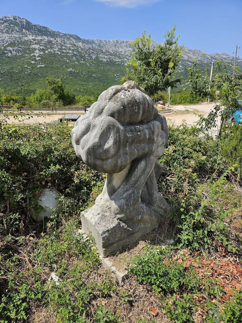 Escultura en Kotlenice