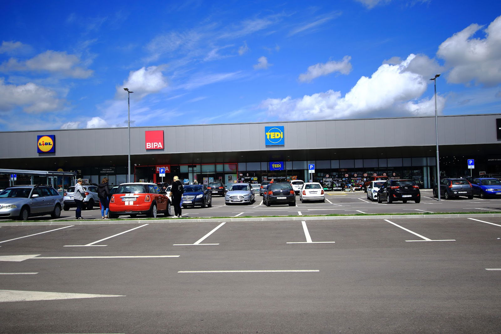 LONIA SHOP & JOY NOVI MAROF