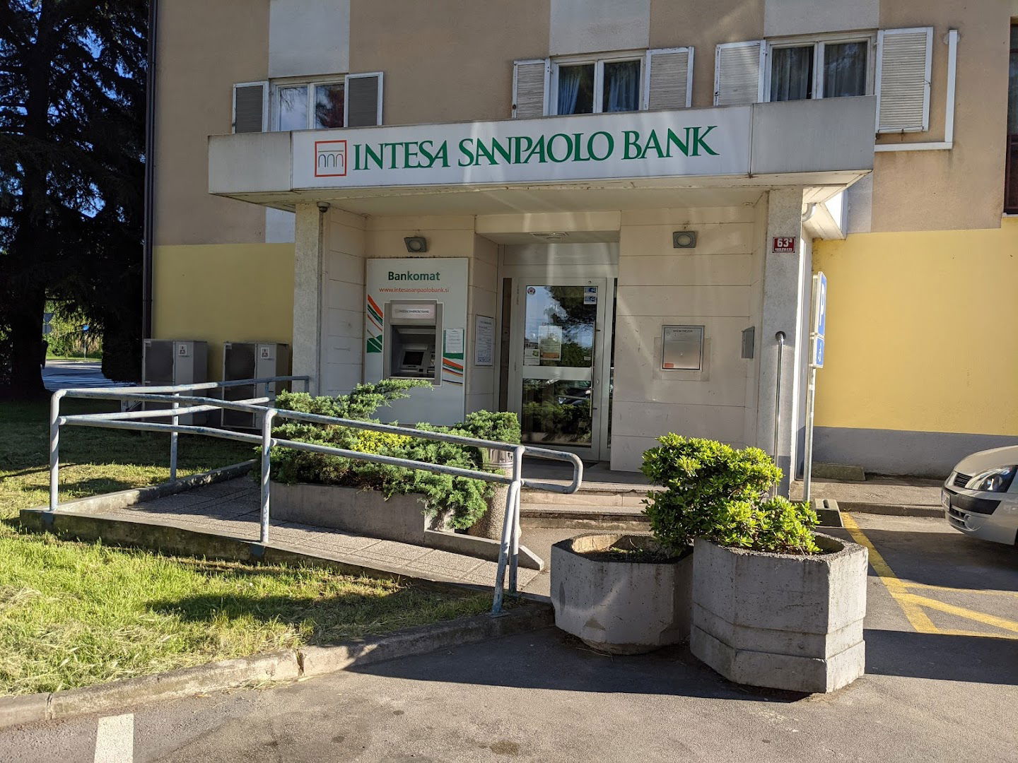 Intesa Sanpaolo Bank, Poslovalnica Olmo