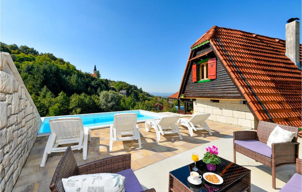 Amazing Home In Poljanica Bistranska With Wifi, Outdoor Swimming Pool And Jacuzzi