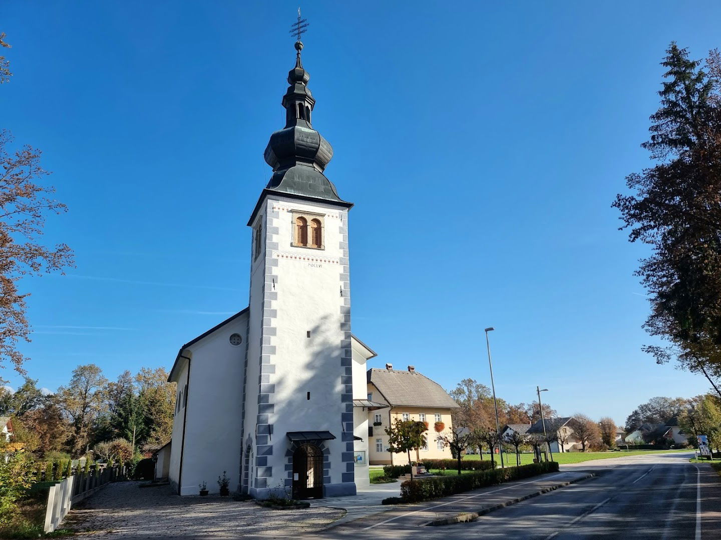 Cerkev Matere Božje Pomočnice kristjanov