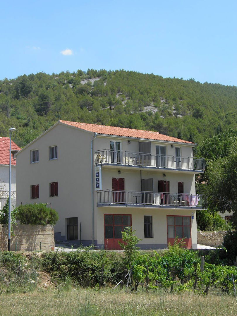 Sadina Apartments, Skradin