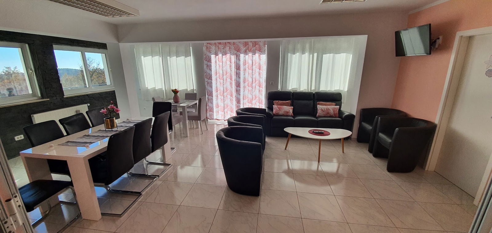 Obiteljski dom za starije i nemoćne osobe "LARA"