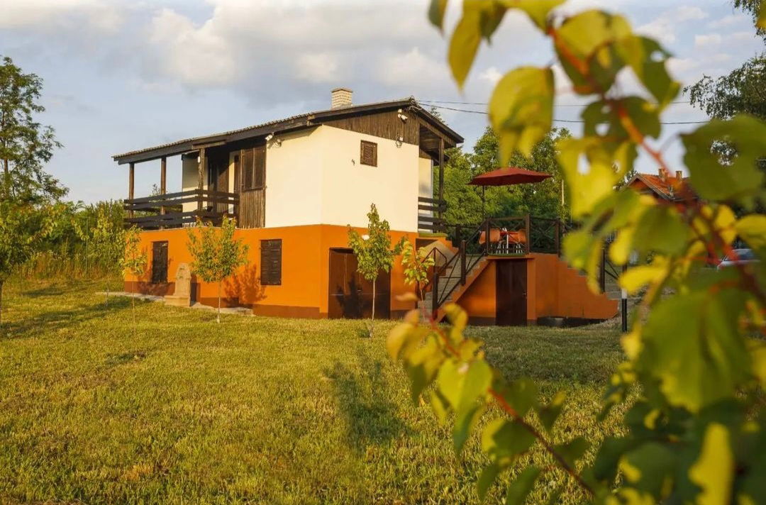 Тамо далеко кућа