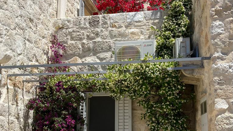 COZY APARTMENT in a stone house Lastovo