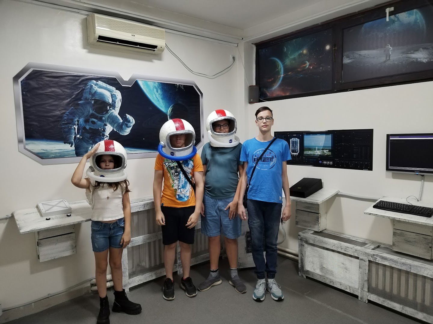 EscapeGame - Space, Rock Pub, Sherlock and Elixir Escape Rooms