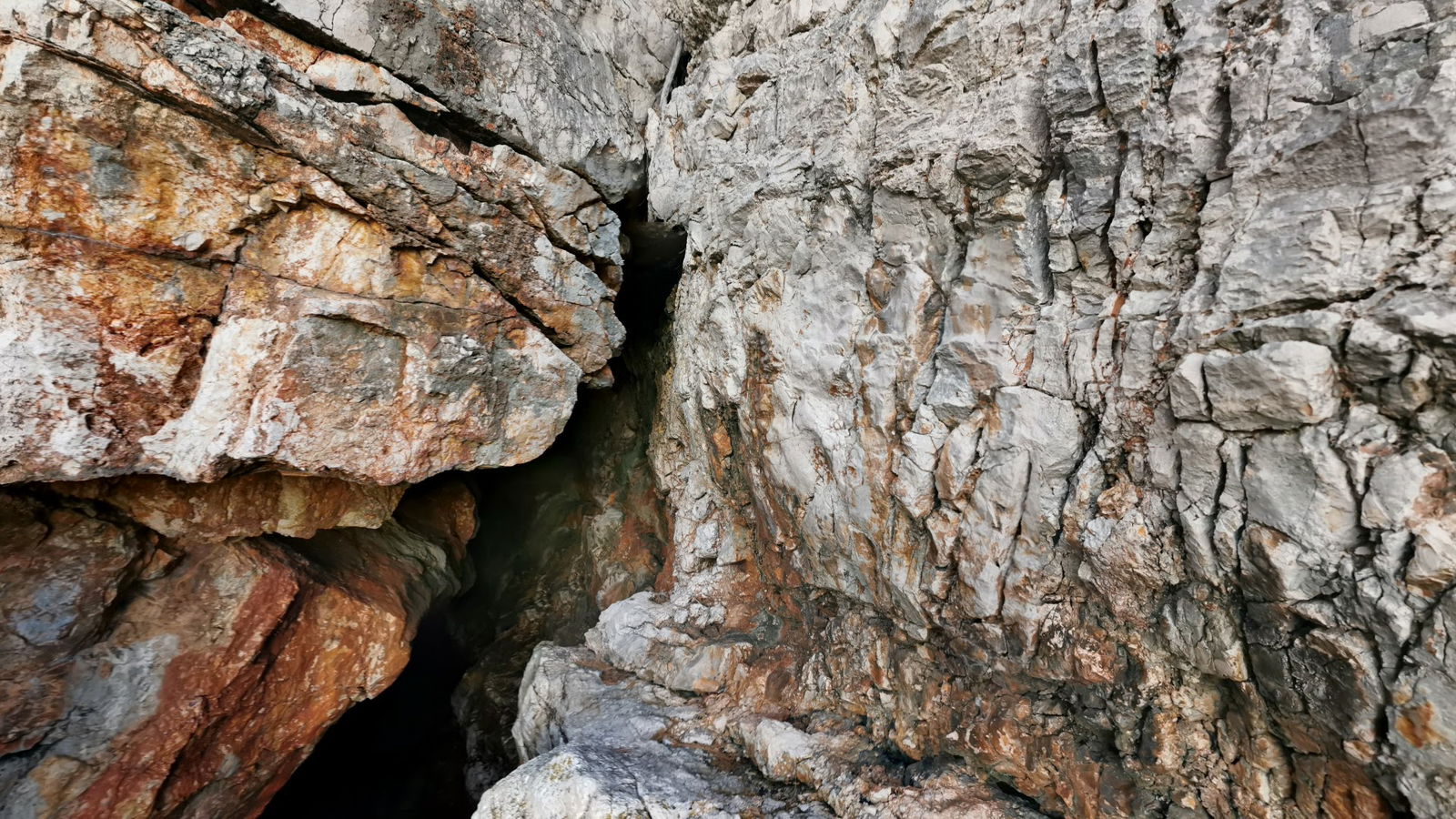 Mala međedina špilja