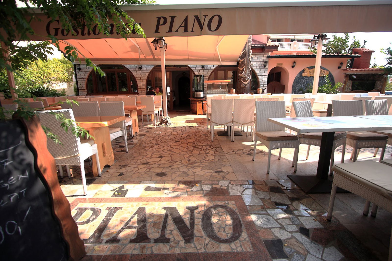 Restaurant Piano