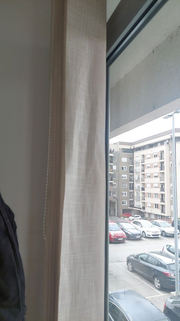 KOMARNICI KOMOTRAKS Montaža i popravka komarnika , trakastih i zebra zavesa