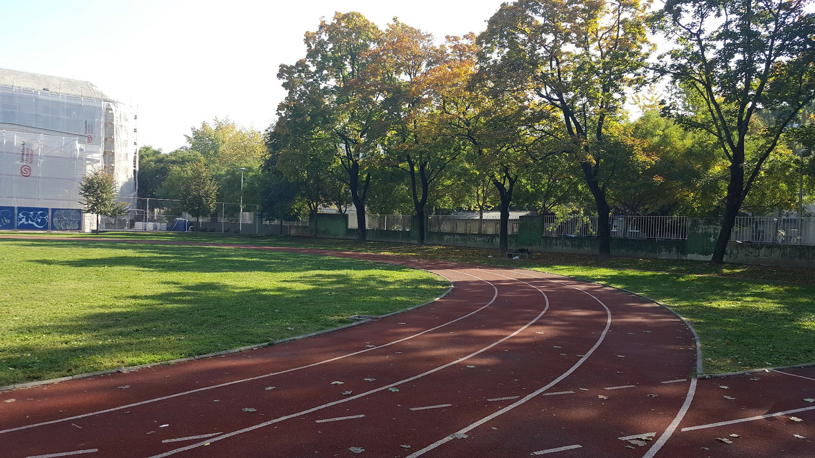 Atletska staza i igralište