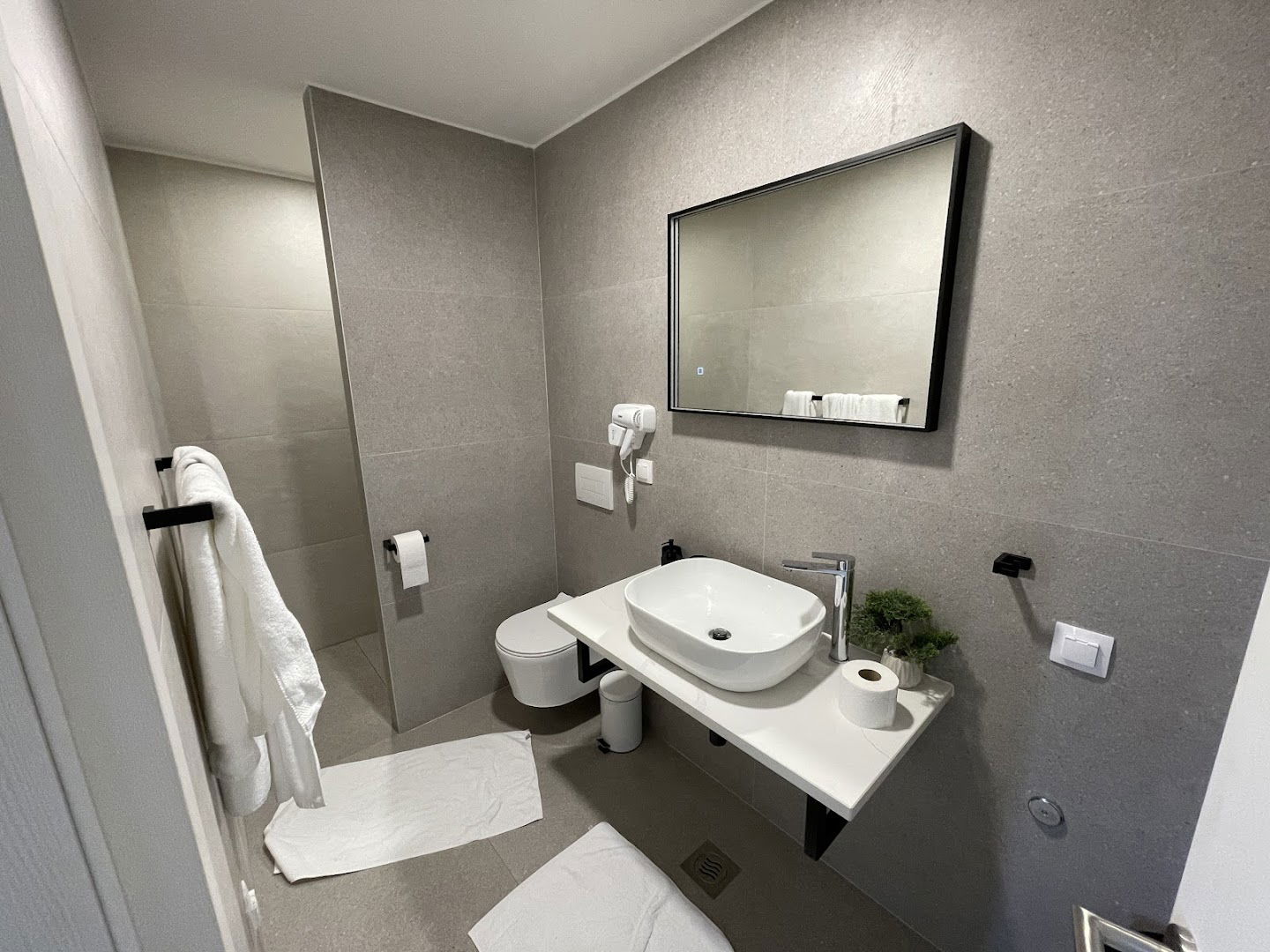 Cloud9 Apartments & Rooms