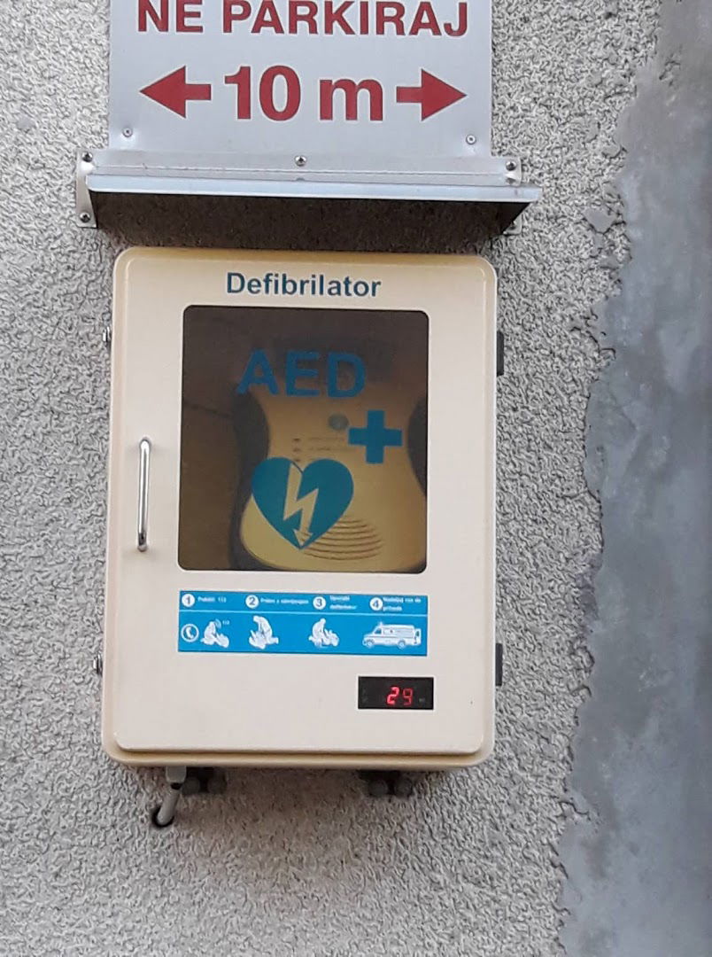 Avtomatski eksterni defibrilator AED