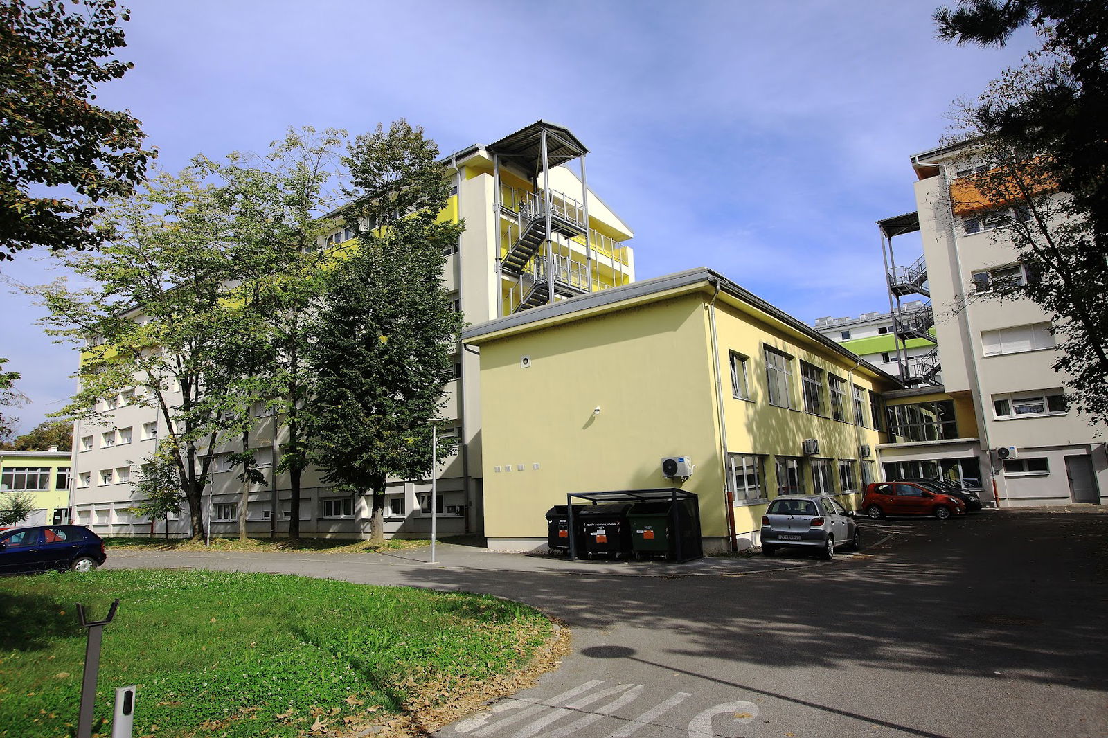 Student dormitory Cvjetno naselje