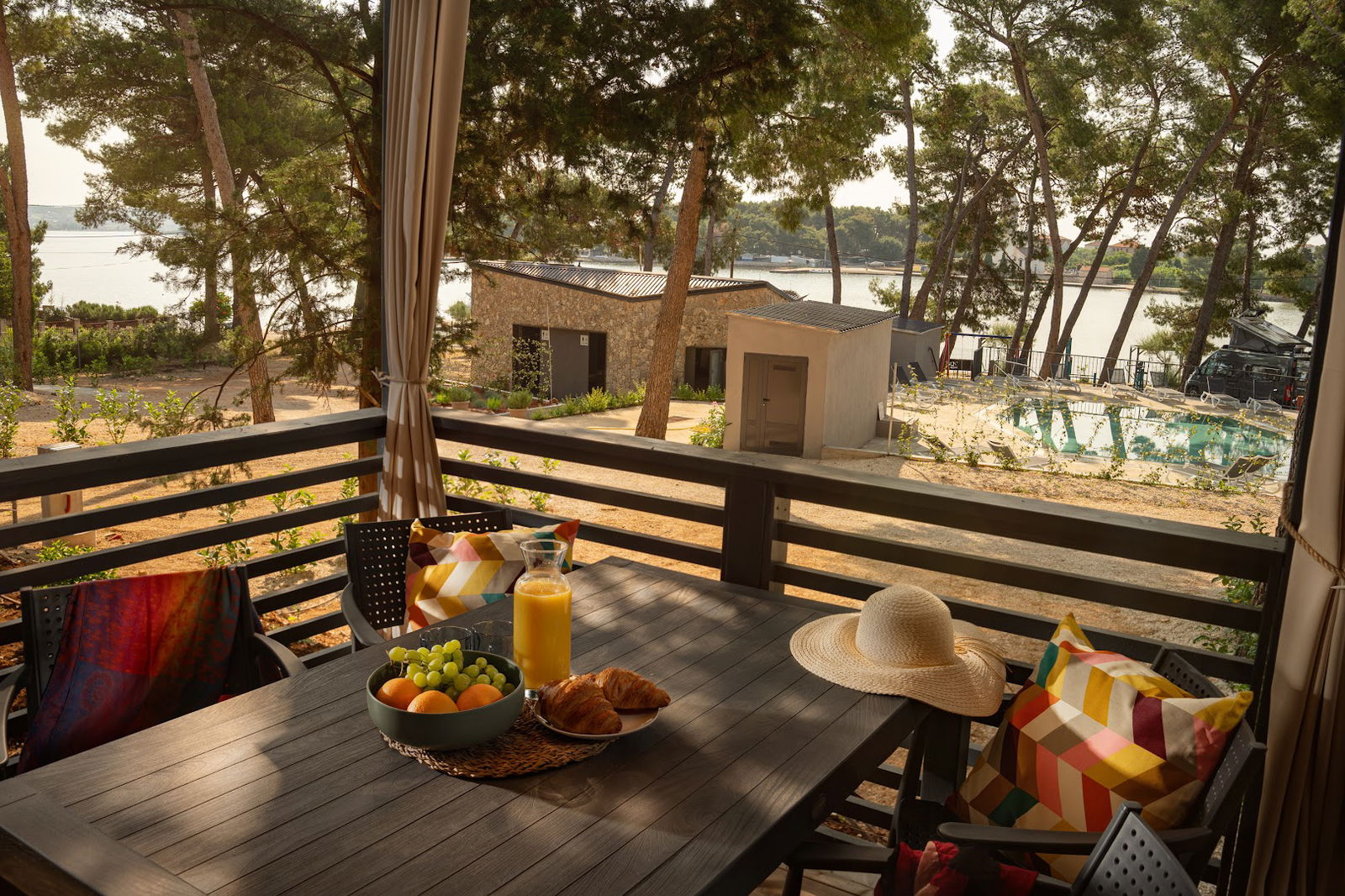 Taber Pašman Discrete Lodging