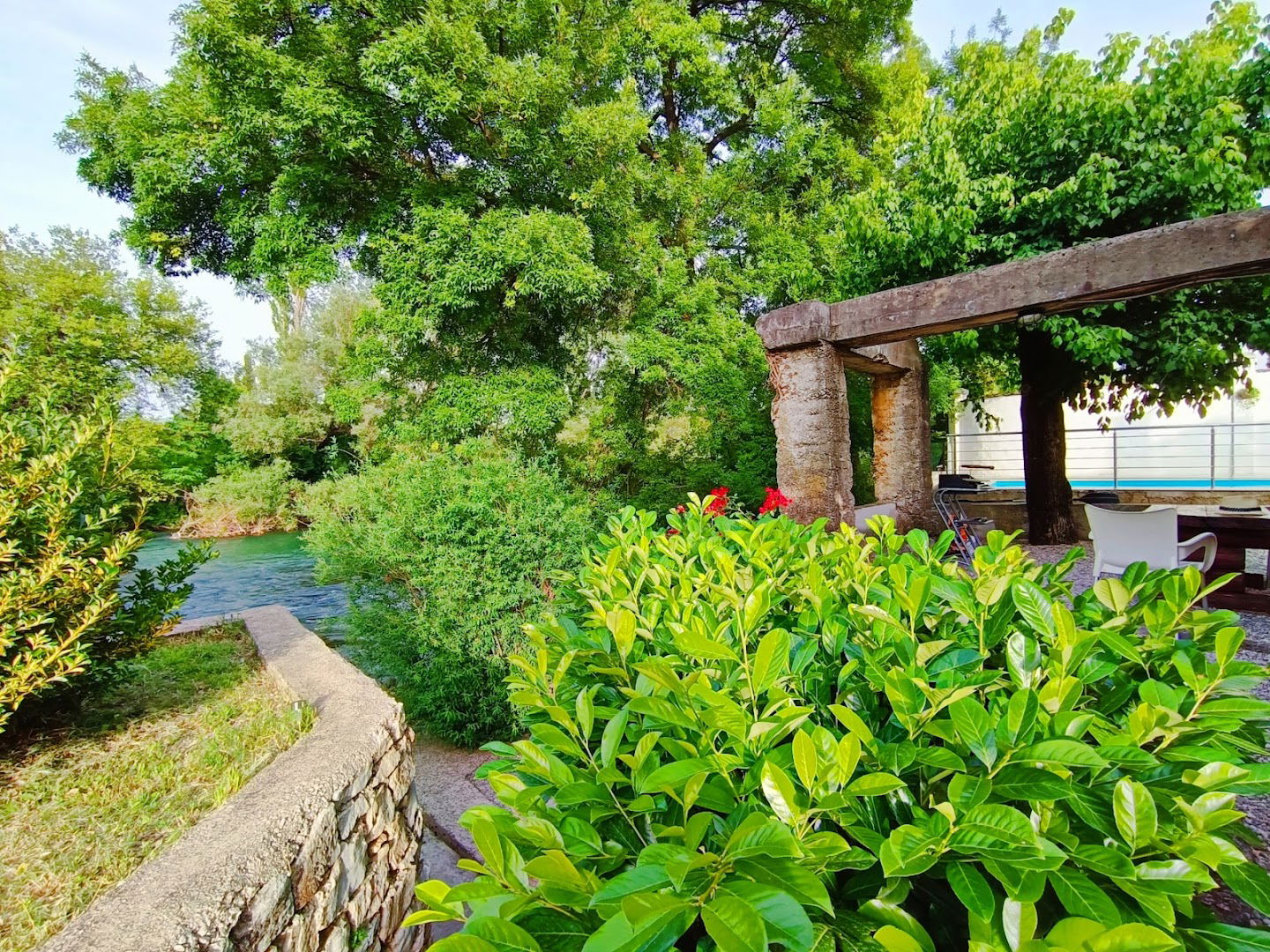 Charming Cottage with Private River Beach