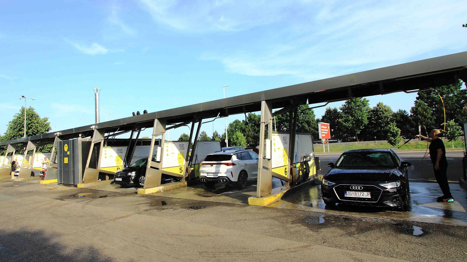 Samoposlužna autopraonica "Peri, a ne deri"