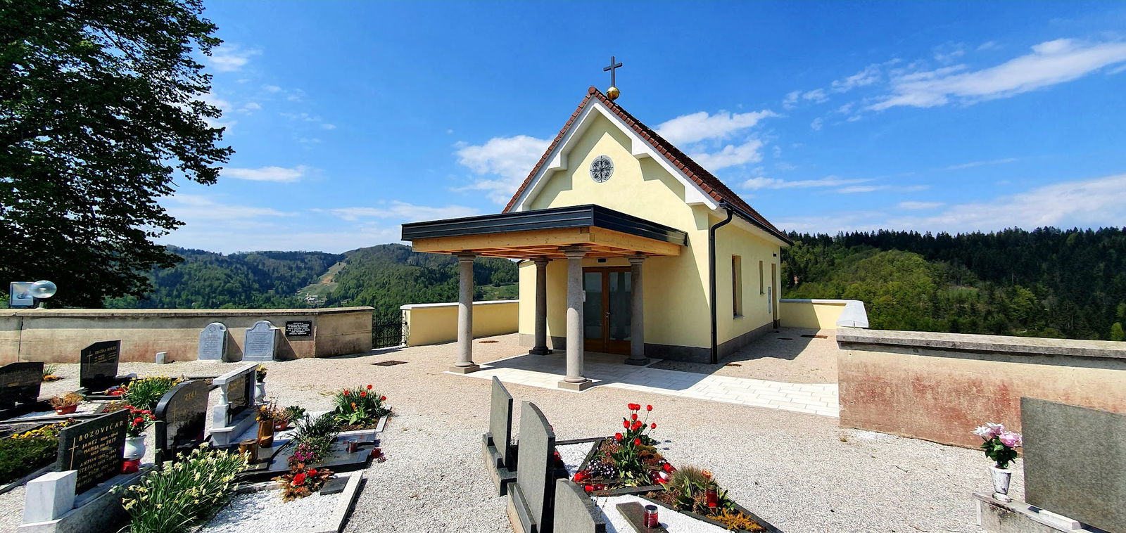 Pokopališče Črni Vrh