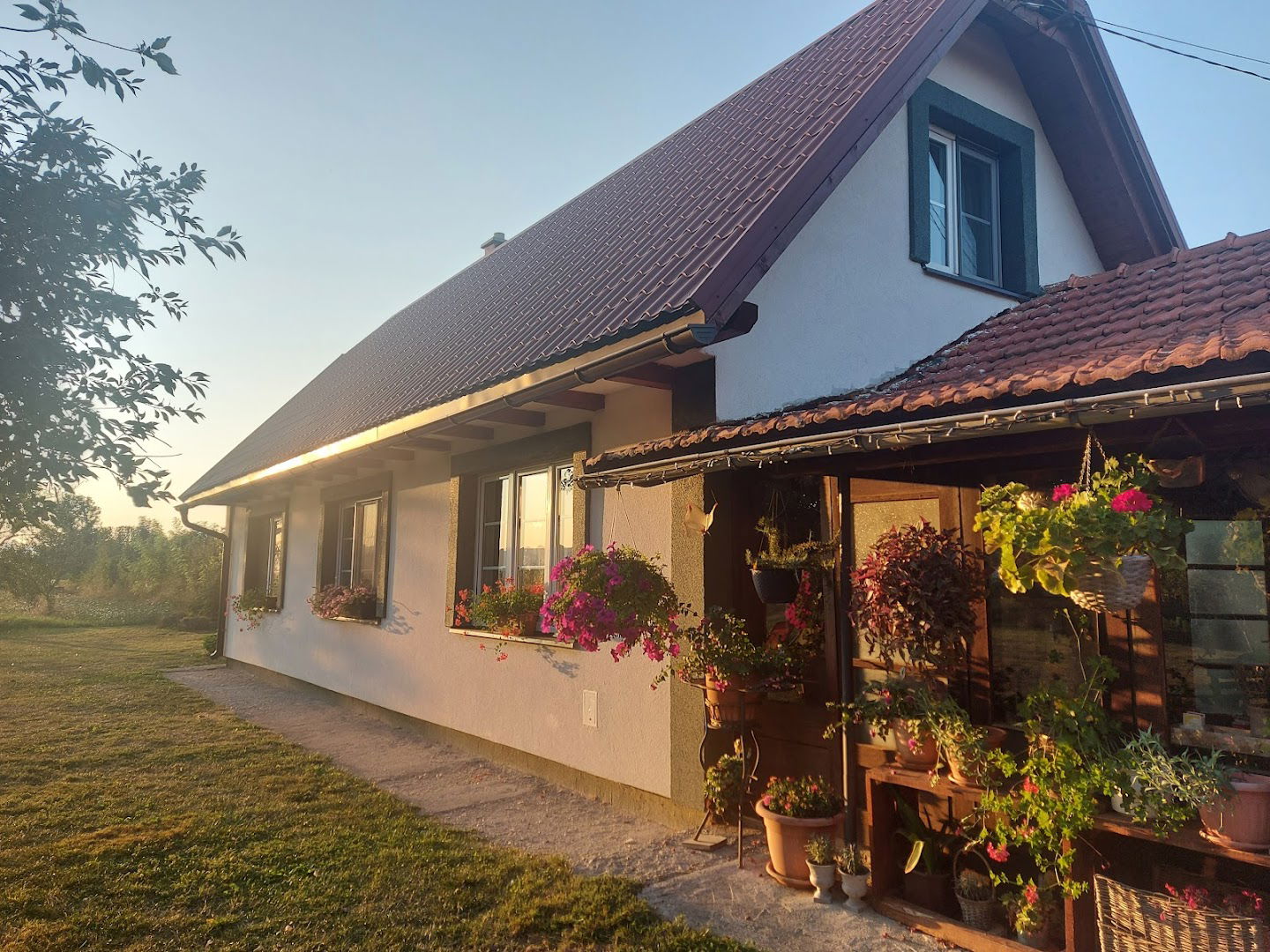 Village House Flowerside