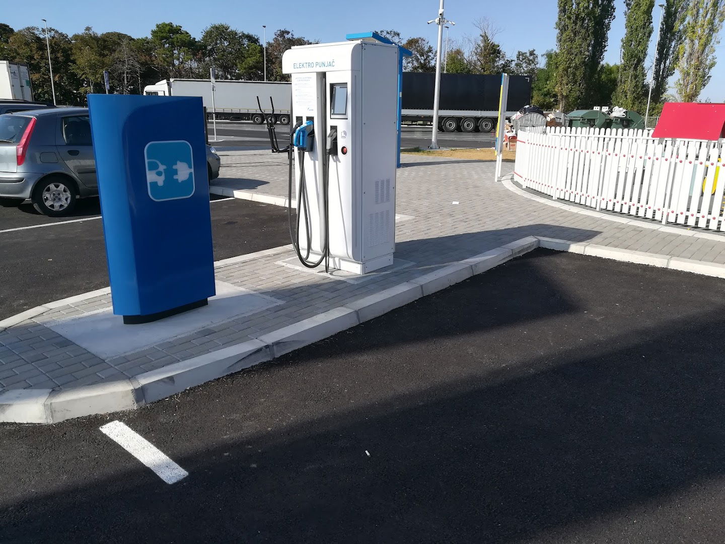 Charge&Go Charging Station