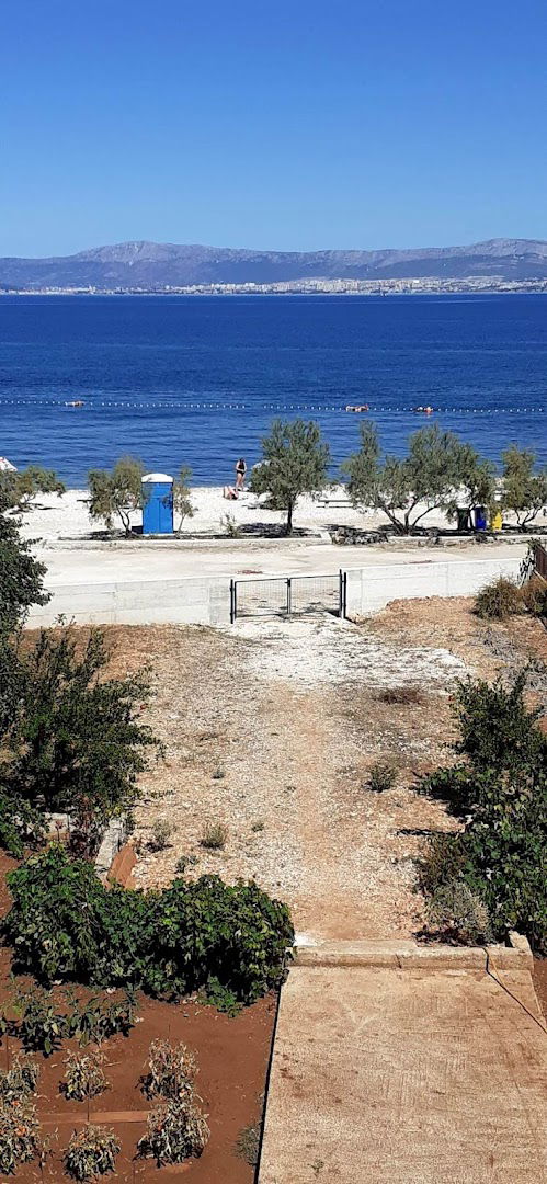 Apartments Zvonimir Mirca,place by the sea