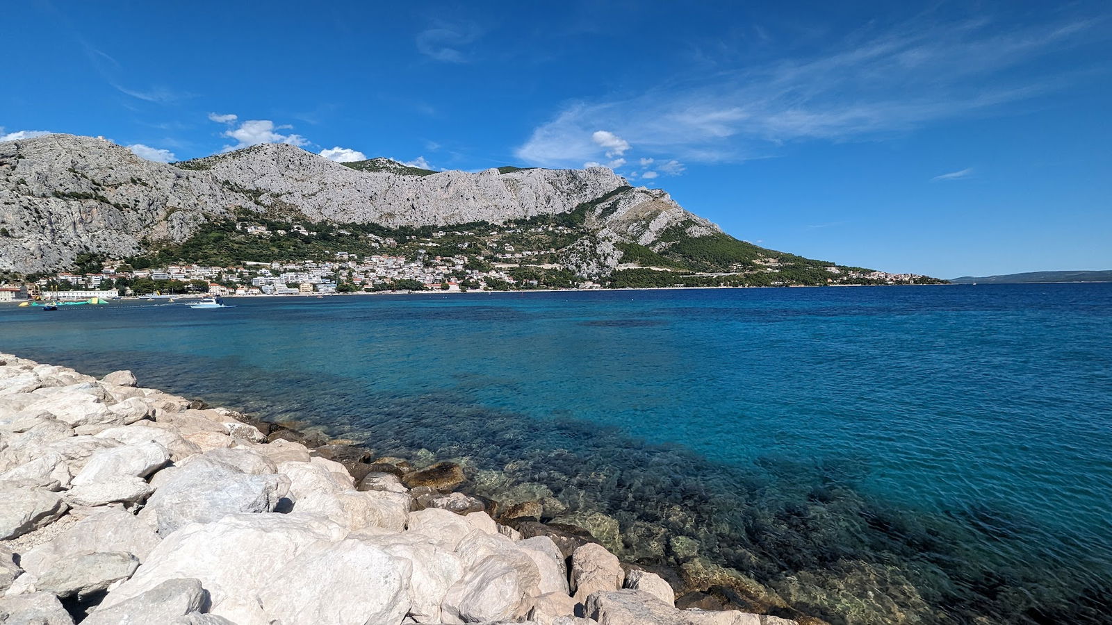 Omiški lukobran (Điga)