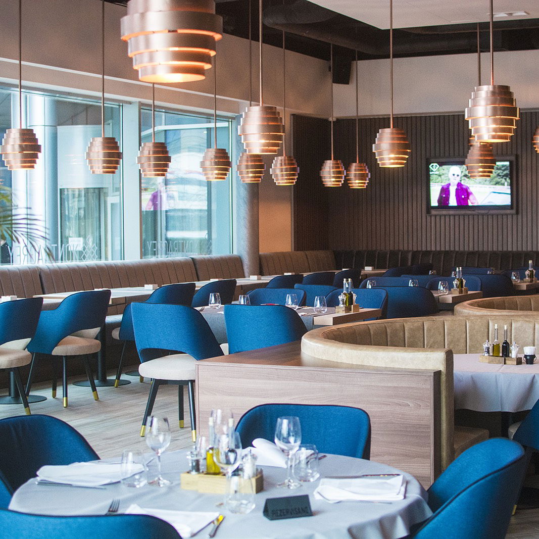 Le Petit Bistro Blue Center