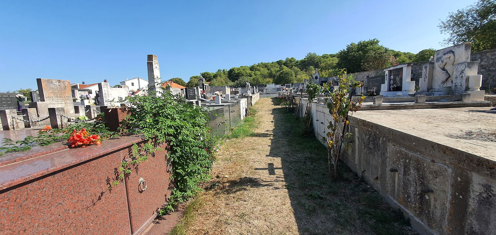 Zlarin cemetery