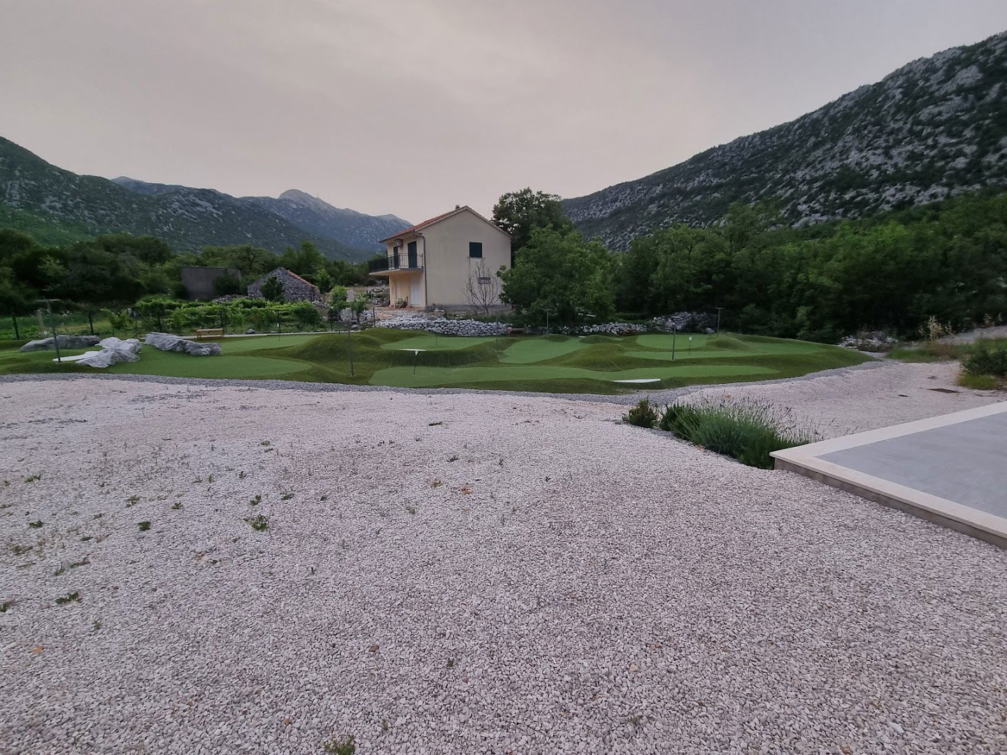 Bazen i teniski teren