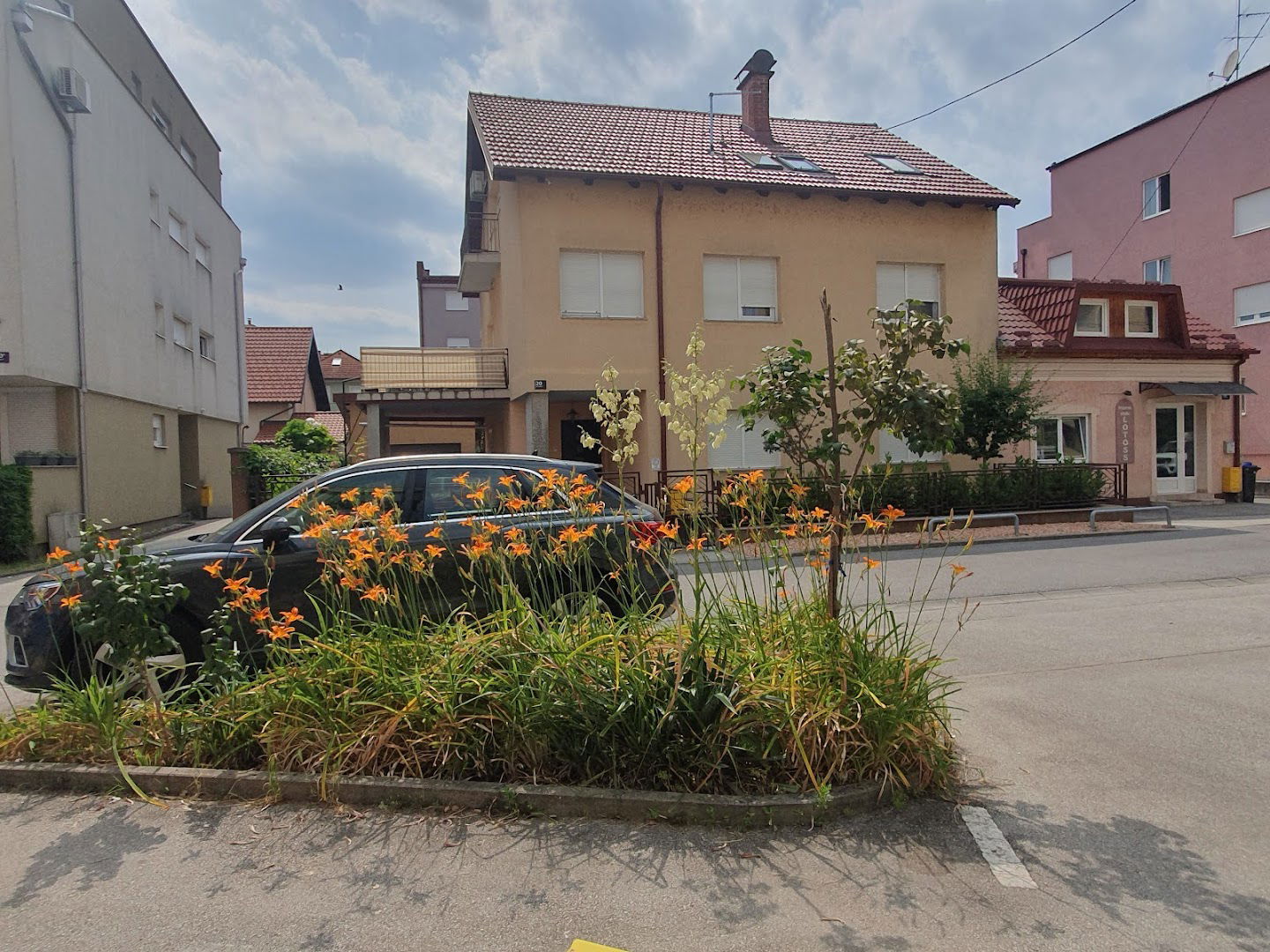 Frizerski studio i solarij Lotoss