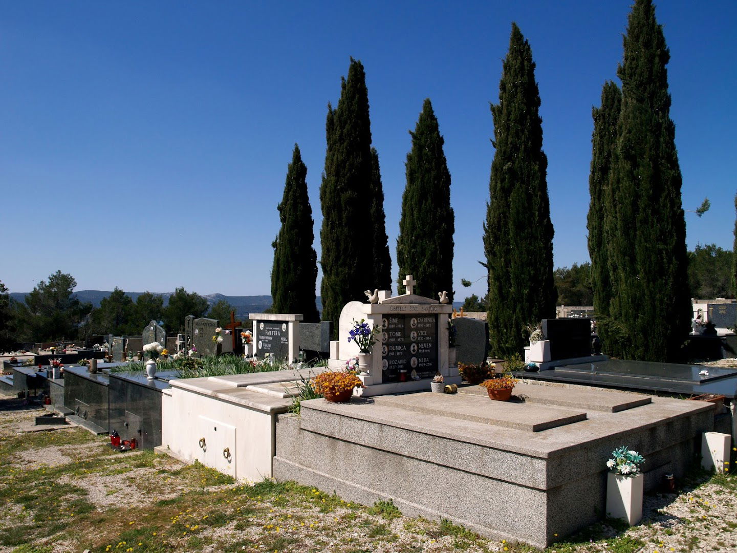 Sveti Filip i Jakov cemetery