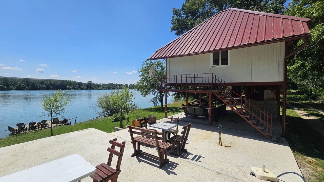 Vikendica za iznajmljivanje na reci Savi – Miris Rose