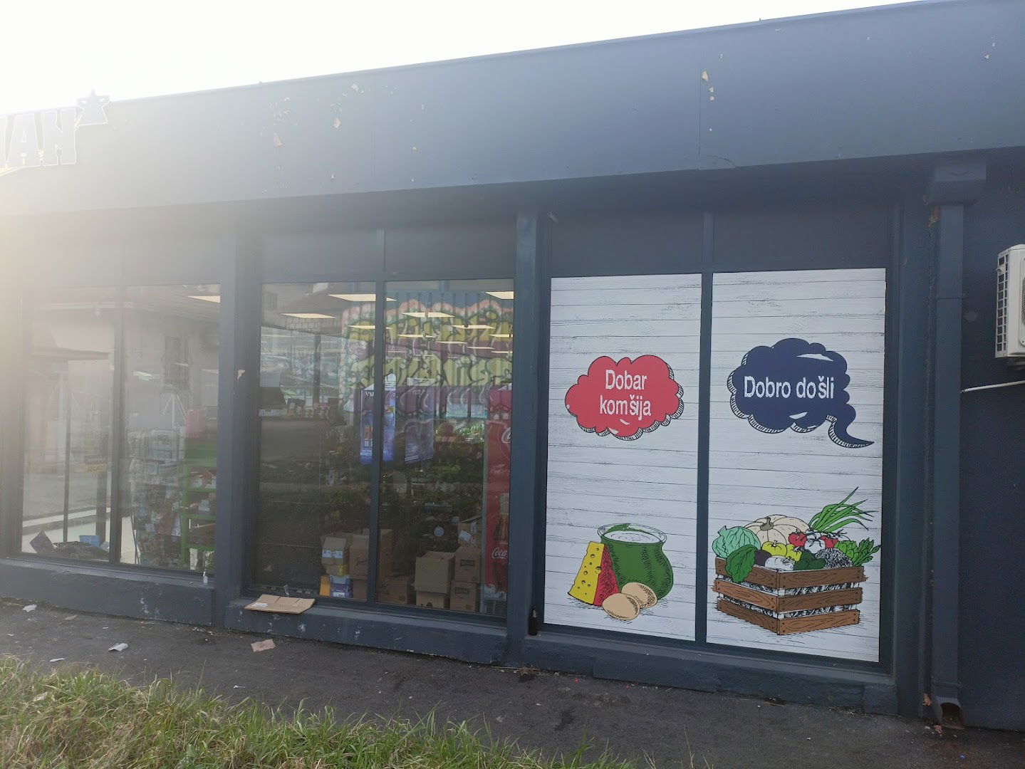 Aman 057 , Crveno barjače