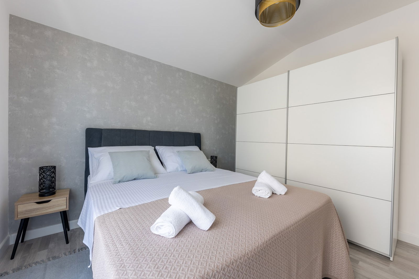 APARTMAN ˇSISTERSˇ