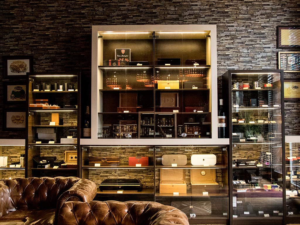 Cigar Lounge Bar