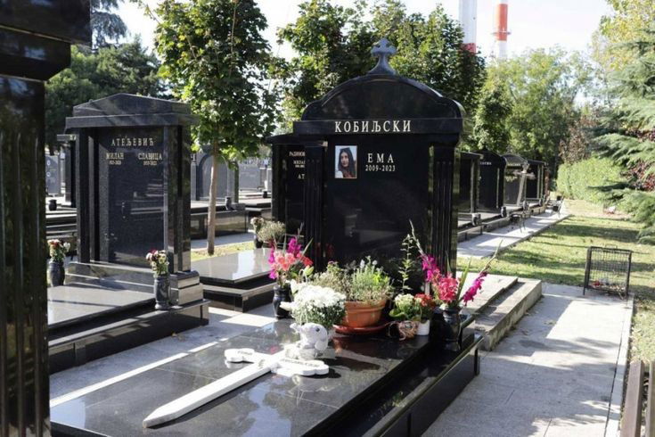 Centralna Kapela Bežanijsko Groblje (Central Belgrade Mortuary)