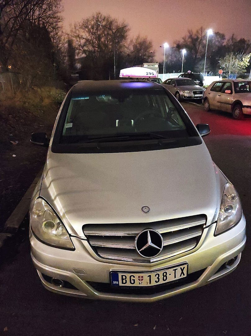 Auto taxi Dejan 295