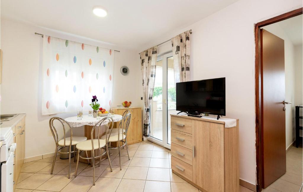 Apartment in Rovanjska w/ WiFi and 2 Bedrooms