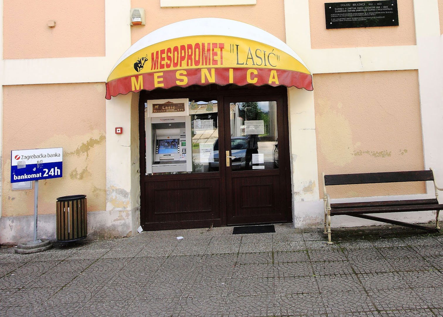 Zagrebačka banka bankomat