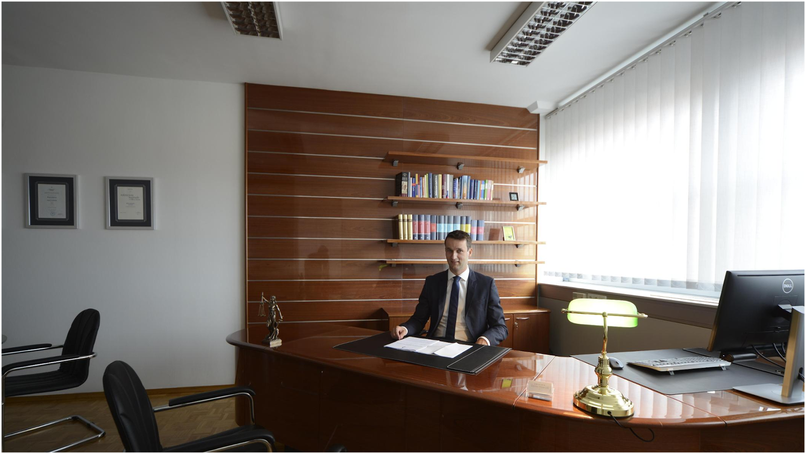 Odvetniška družba - Law firm VESENJAK / Odvetnik - Attorney at law Slavko